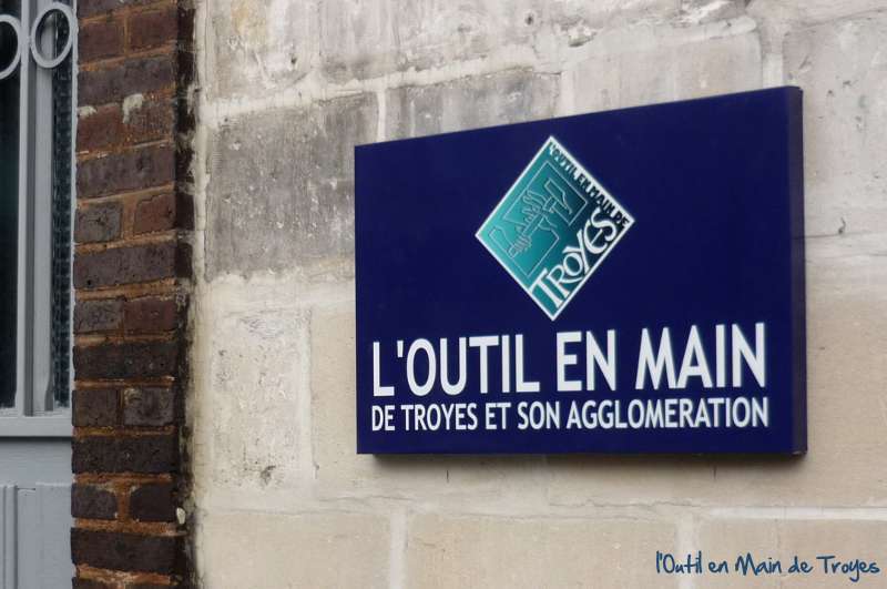 outil servant à travailler et à sculpter le bois