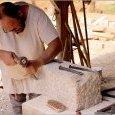 Guédelon : le tailleur de pierre