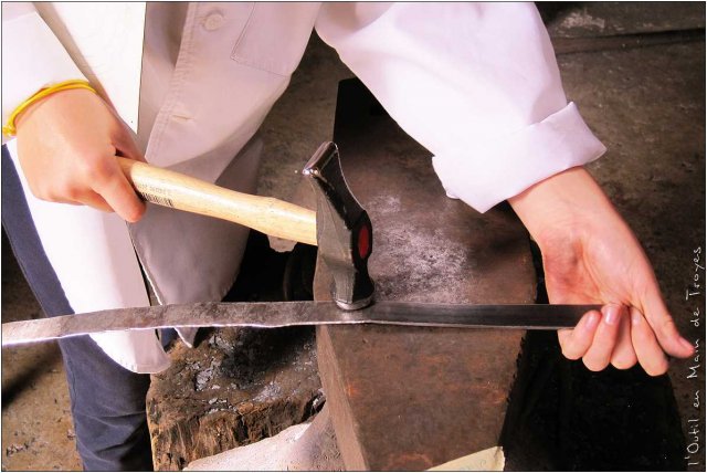 le son du marteau sur l'enclume... le son du marteau sur l'enclume...